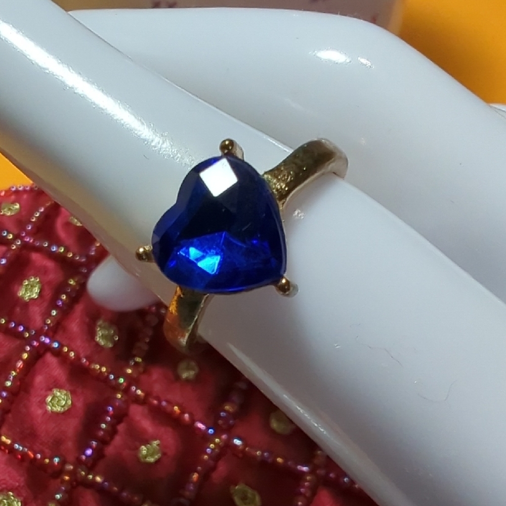 📌SALE $6.📌Heart-Shaped Blue Stone Gold Ring New